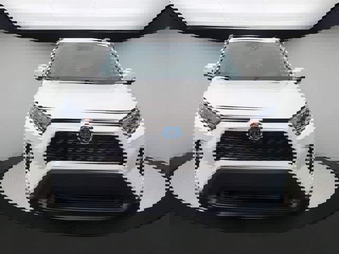 Used 2020 Toyota RAV4 XLE image 3
