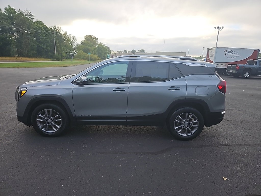 Used 2024 GMC Terrain SLT image 4