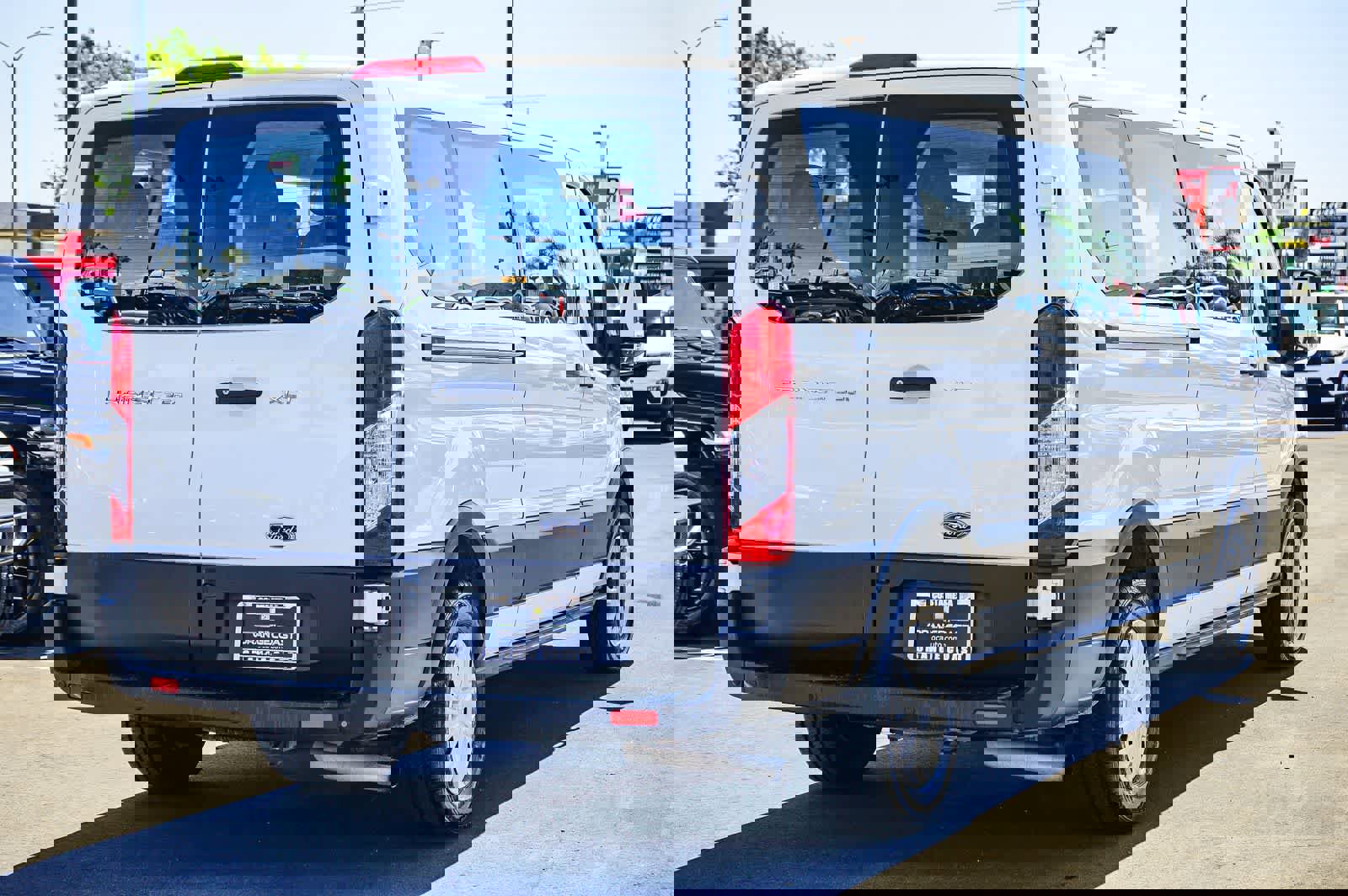 Used 2023 Ford Transit 350 XLT image 4