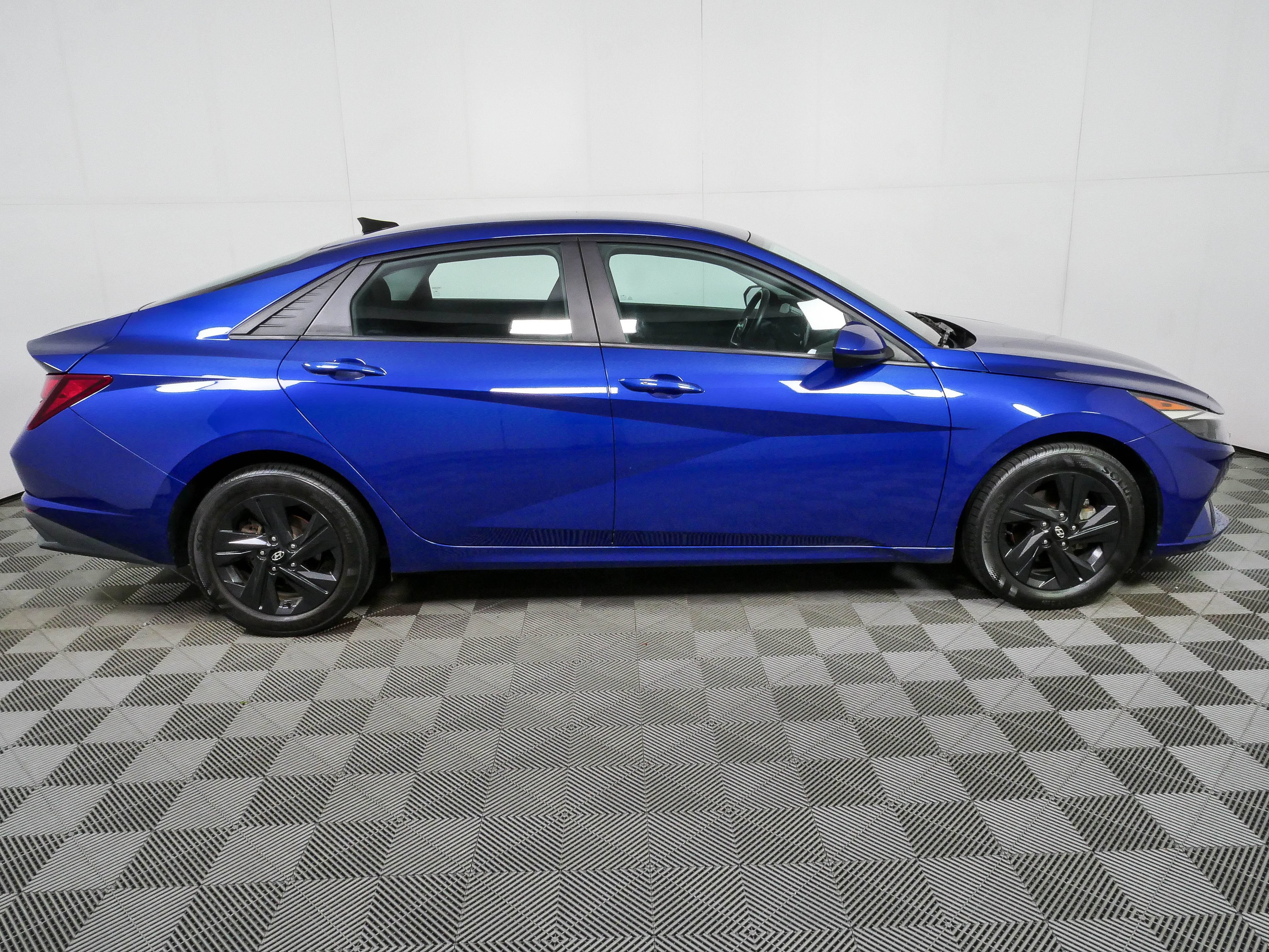 Used 2021 Hyundai Elantra SEL w/ Convenience Package FWD image 2