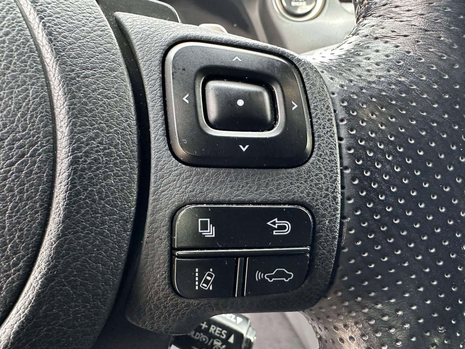 Used 2023 Lexus IS 500 image 16