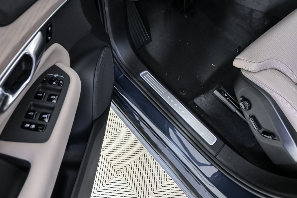 New 2026 Volvo XC90 T8 Ultra w/ Protection Package Premier image 8