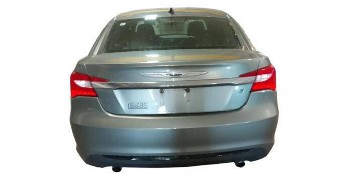 Used 2012 Chrysler 200 S FWD image 4