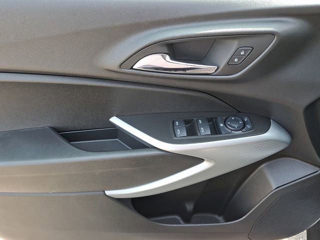 Used 2025 Chevrolet Trax LS image 12