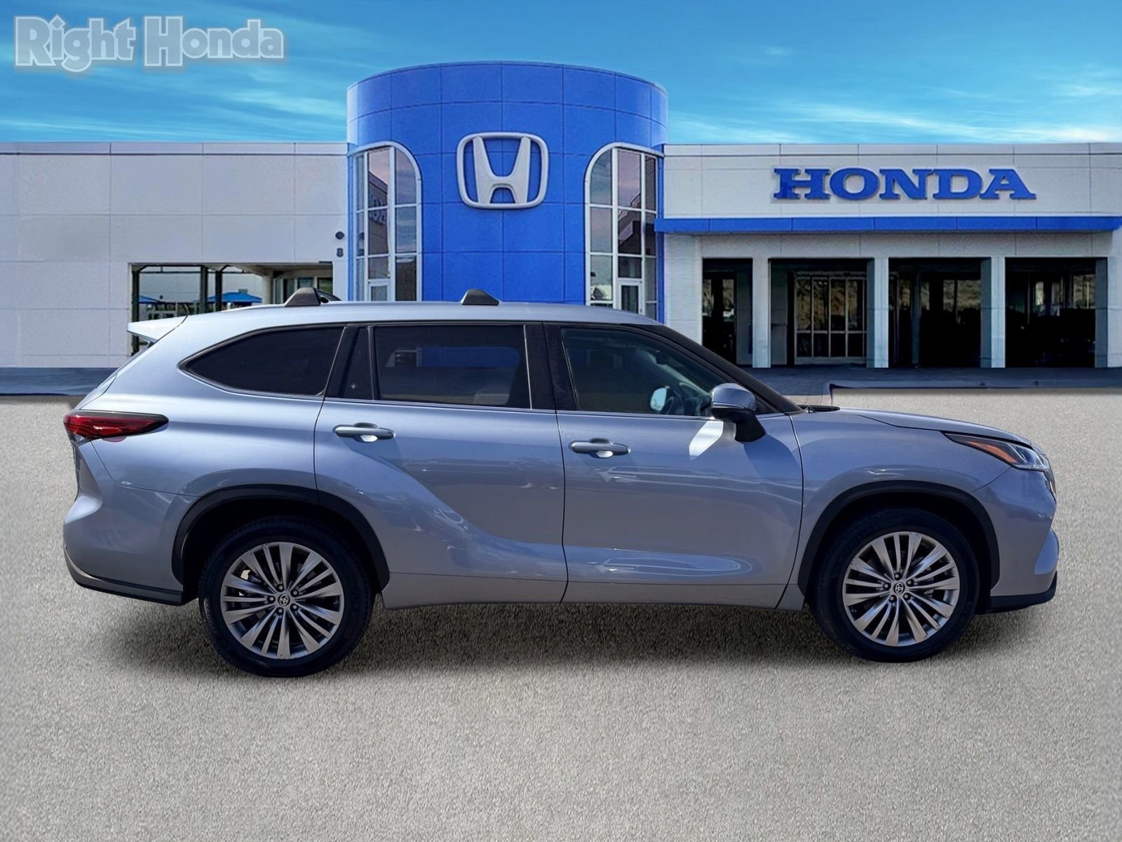 Used 2020 Toyota Highlander Platinum FWD image 8