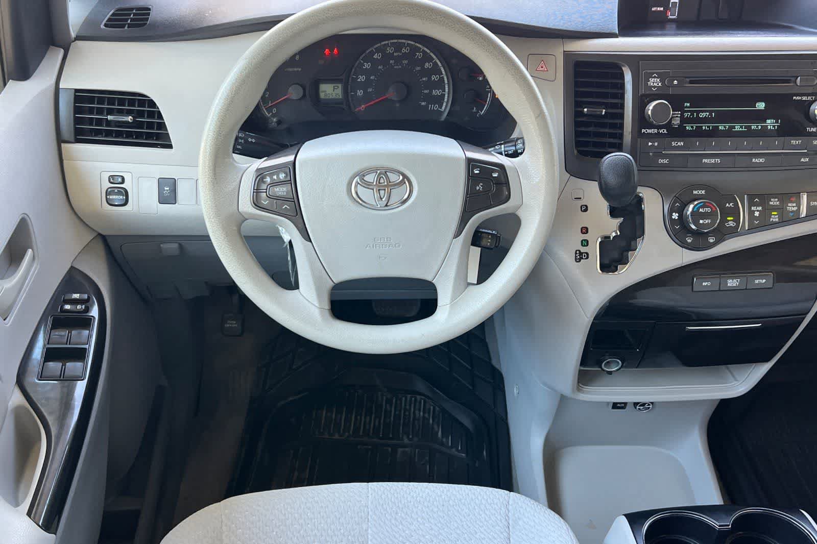 Used 2014 Toyota Sienna LE FWD image 16