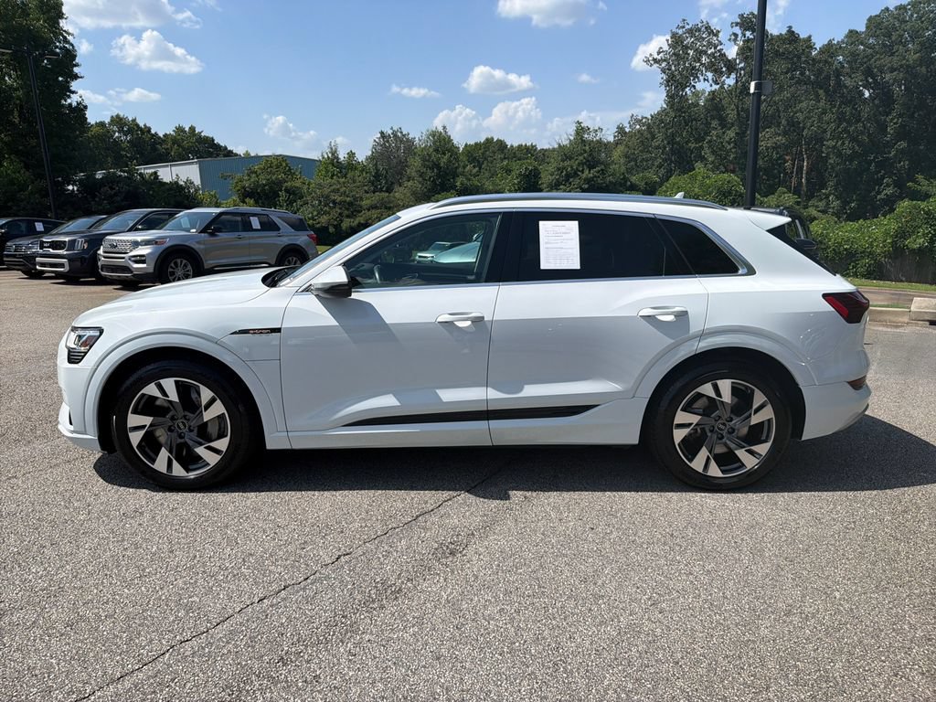 Used 2022 Audi e-tron Premium AWD/4WD image 4