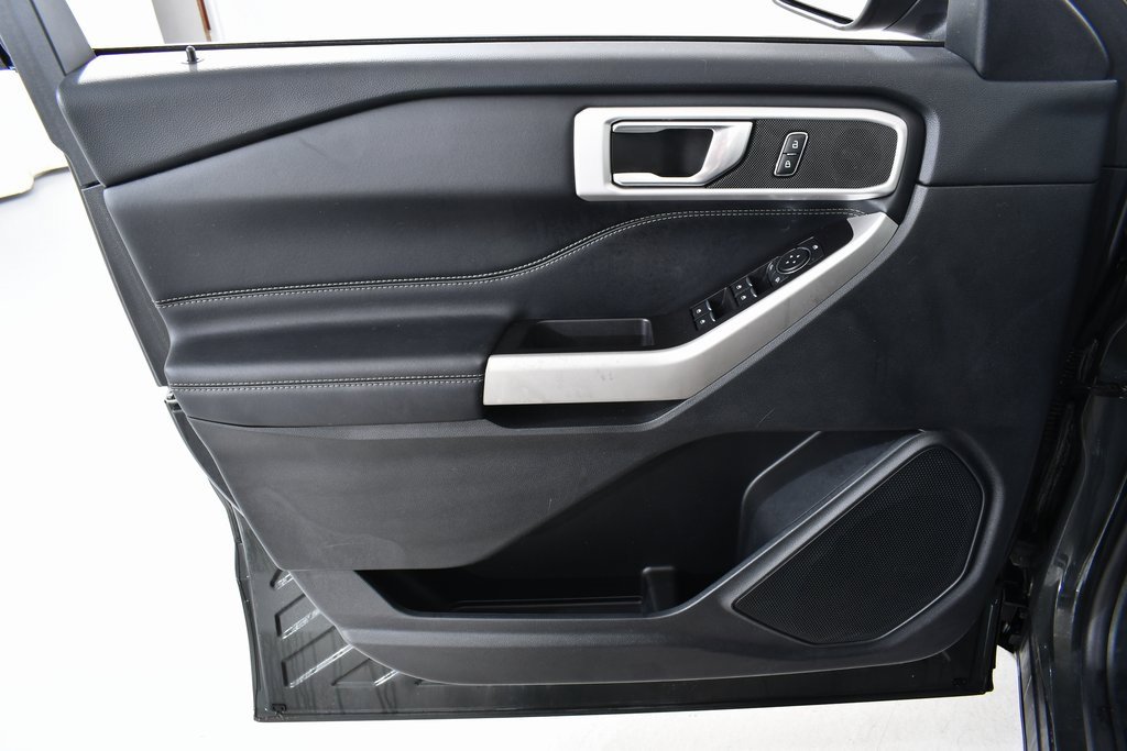 Used 2022 Ford Explorer XLT w/ Equipment Group 202A image 26
