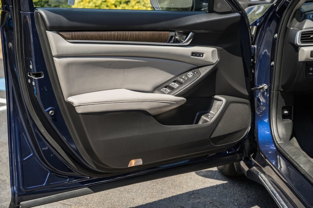 Used 2018 Honda Accord Touring image 37