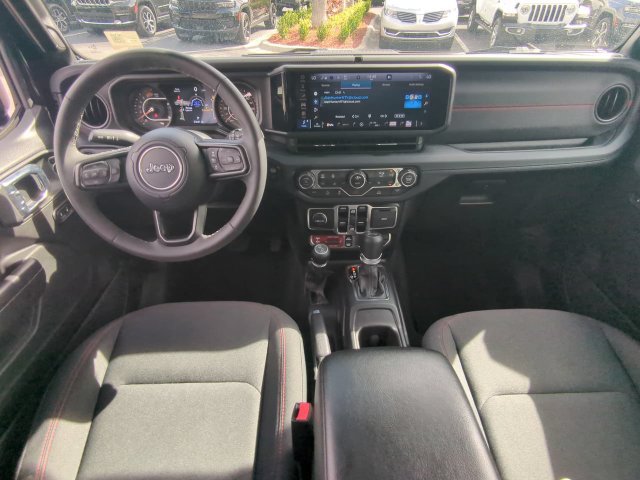 Used 2025 Jeep Wrangler Unlimited Rubicon w/ Convenience Group AWD/4WD image 16