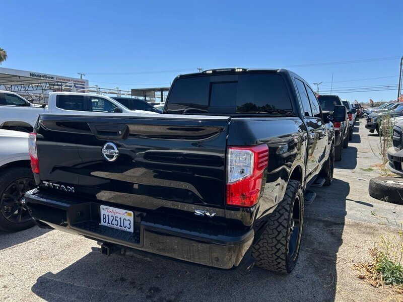 Used 2021 Nissan Titan SV w/ SV Convenience Package RWD image 38
