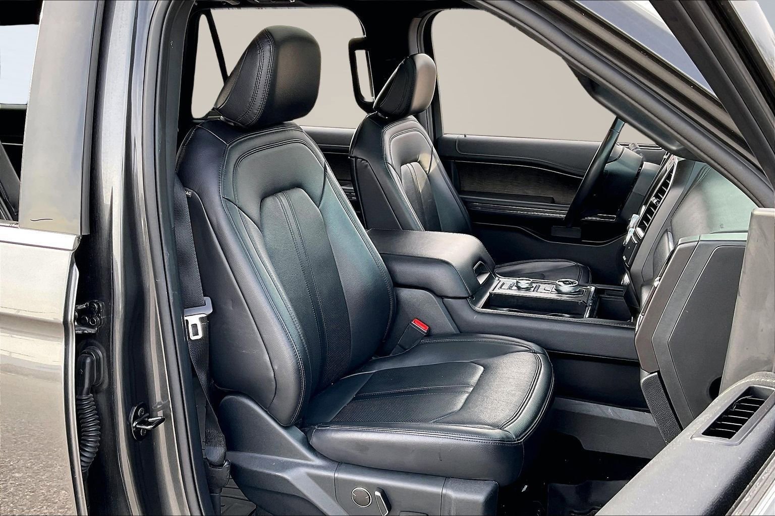 Used 2021 Ford Expedition Max Limited image 6