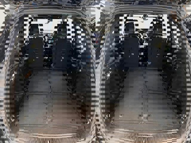 Used 2023 Jeep Grand Cherokee L Laredo image 9