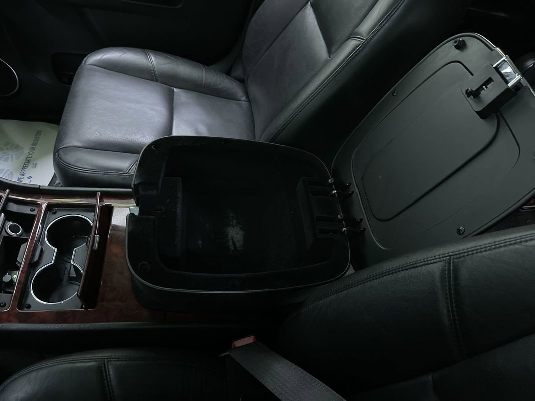 Used 2012 Cadillac Escalade Luxury image 26