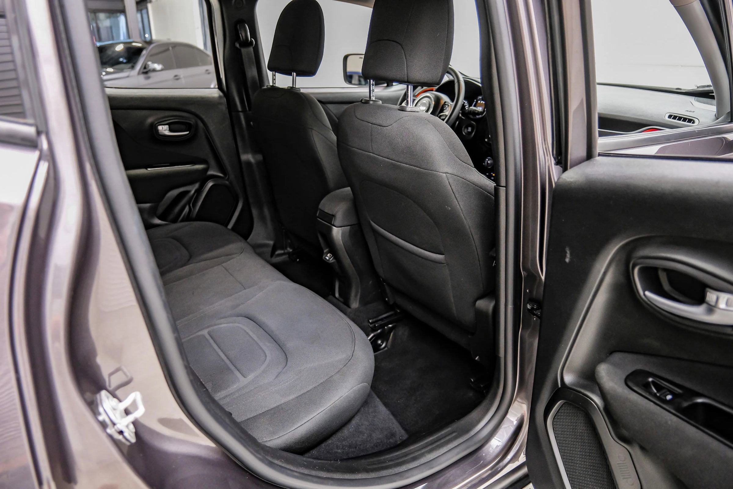 Used 2020 Jeep Renegade Latitude image 38