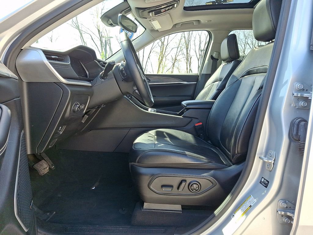 Used 2022 Jeep Grand Cherokee L Limited AWD/4WD image 16