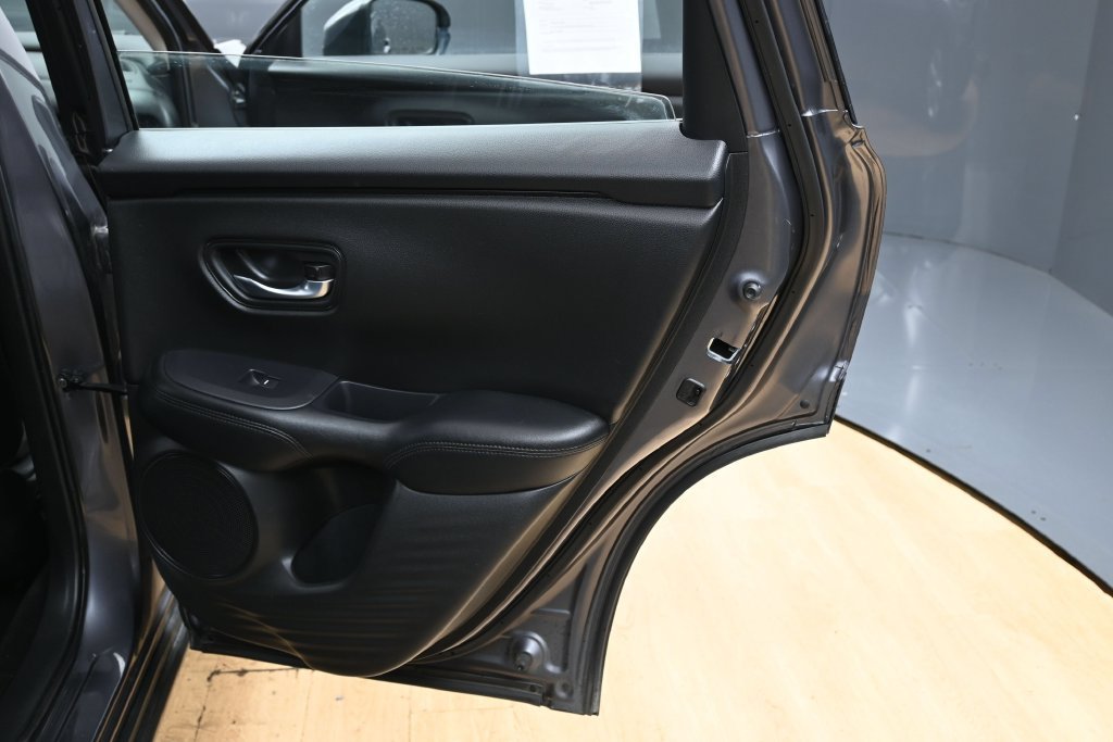 Used 2023 Honda HR-V LX image 36
