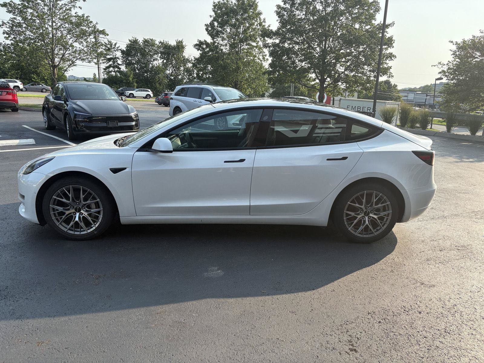 Used 2022 Tesla Model 3 Long Range AWD/4WD image 5
