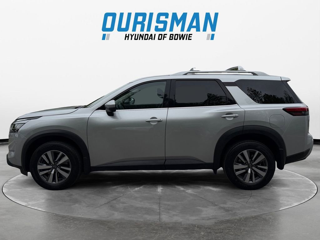 Used 2023 Nissan Pathfinder SL AWD/4WD image 3