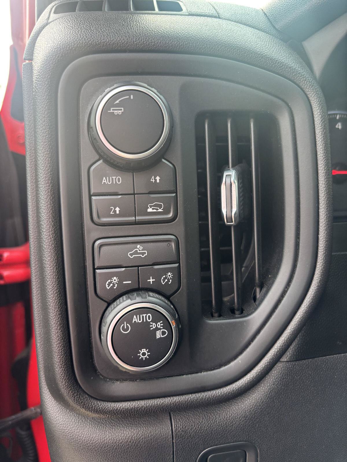 Used 2019 Chevrolet Silverado 1500 Custom w/ Custom Value Package AWD/4WD image 3
