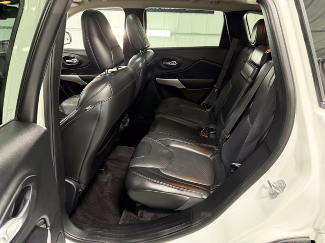 Used 2017 Jeep Cherokee Overland w/ Technology Group AWD/4WD image 10