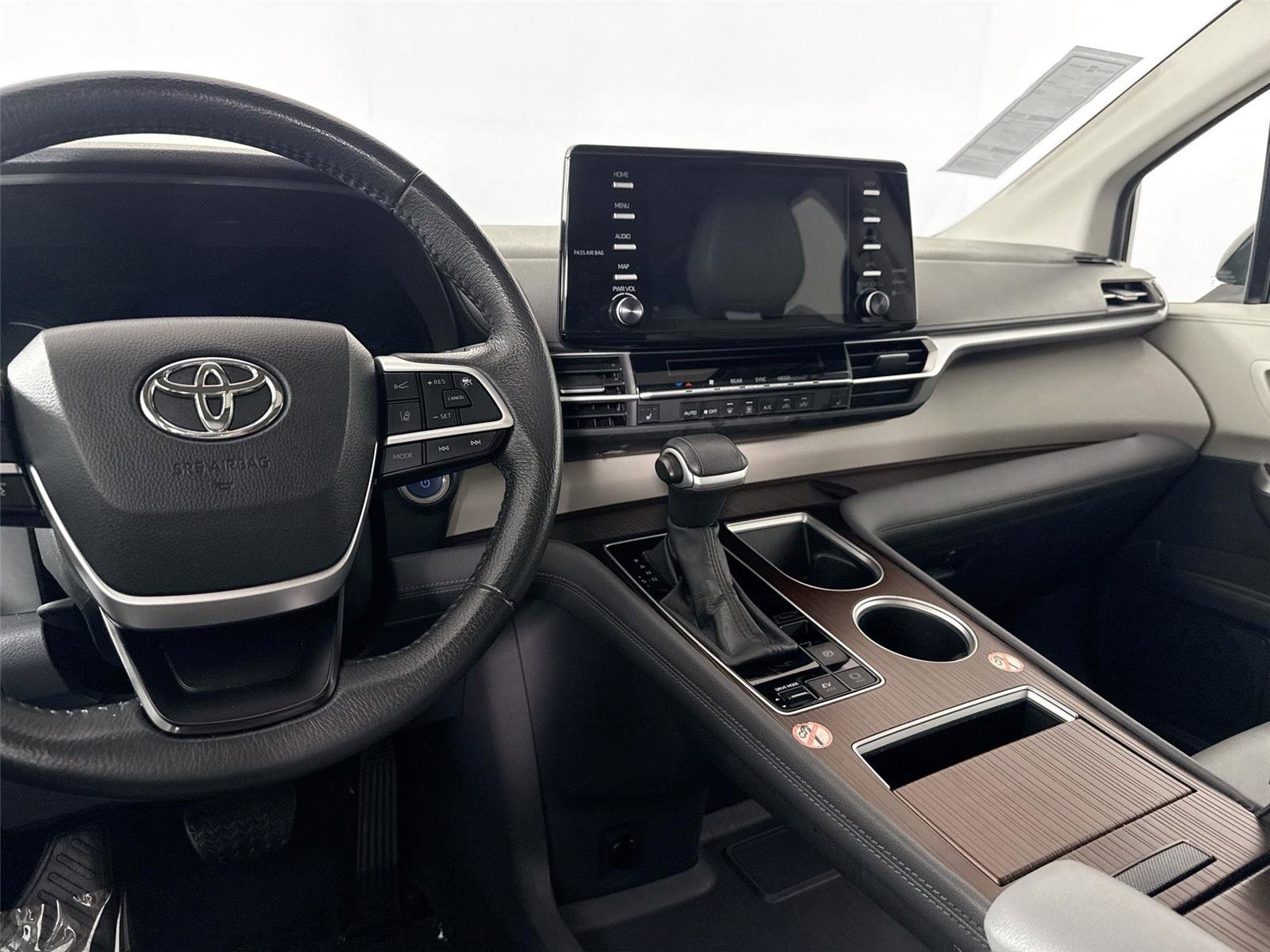 Certified 2024 Toyota Sienna XLE FWD image 29