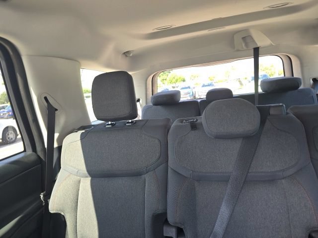 Used 2025 Ford Expedition Active RWD image 16