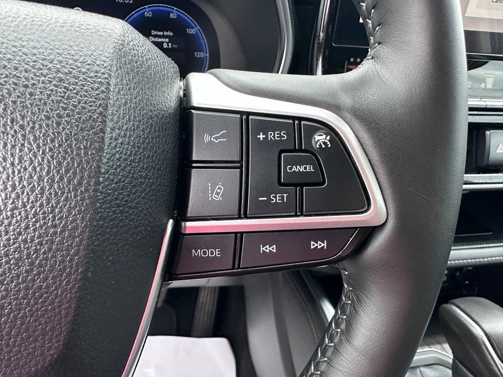 Certified 2024 Toyota Highlander Platinum AWD/4WD image 19