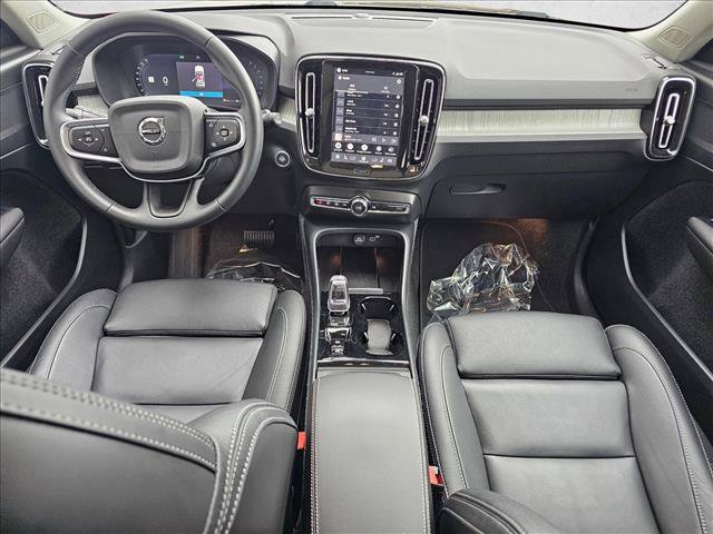 Used 2025 Volvo XC40 B5 Plus AWD/4WD image 16
