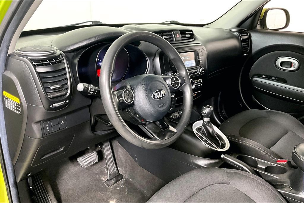 Used 2017 Kia Soul + image 12