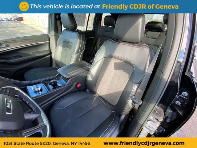 Used 2026 Jeep Grand Cherokee Altitude AWD/4WD image 10