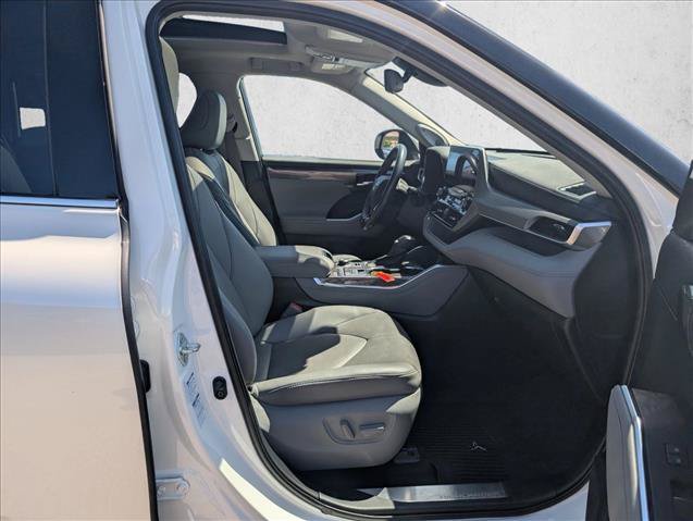 Used 2021 Toyota Highlander Platinum AWD/4WD image 19