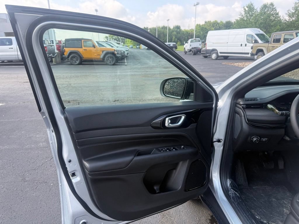 New 2026 Jeep Compass Latitude AWD/4WD image 11