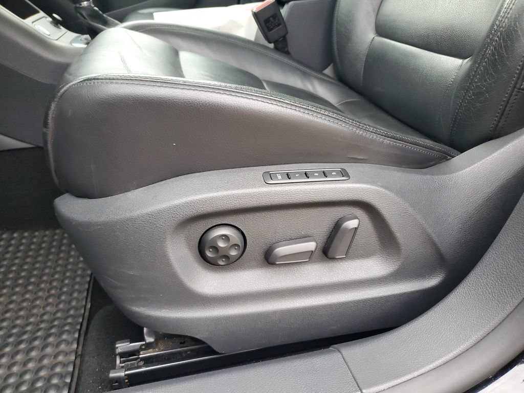 Used 2013 Volkswagen Tiguan SEL FWD image 15