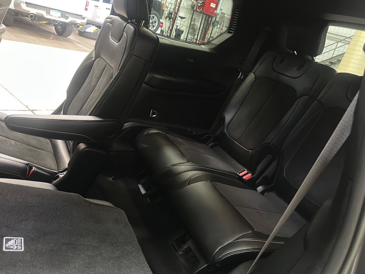 Certified 2024 Jeep Grand Cherokee L Altitude AWD/4WD image 29