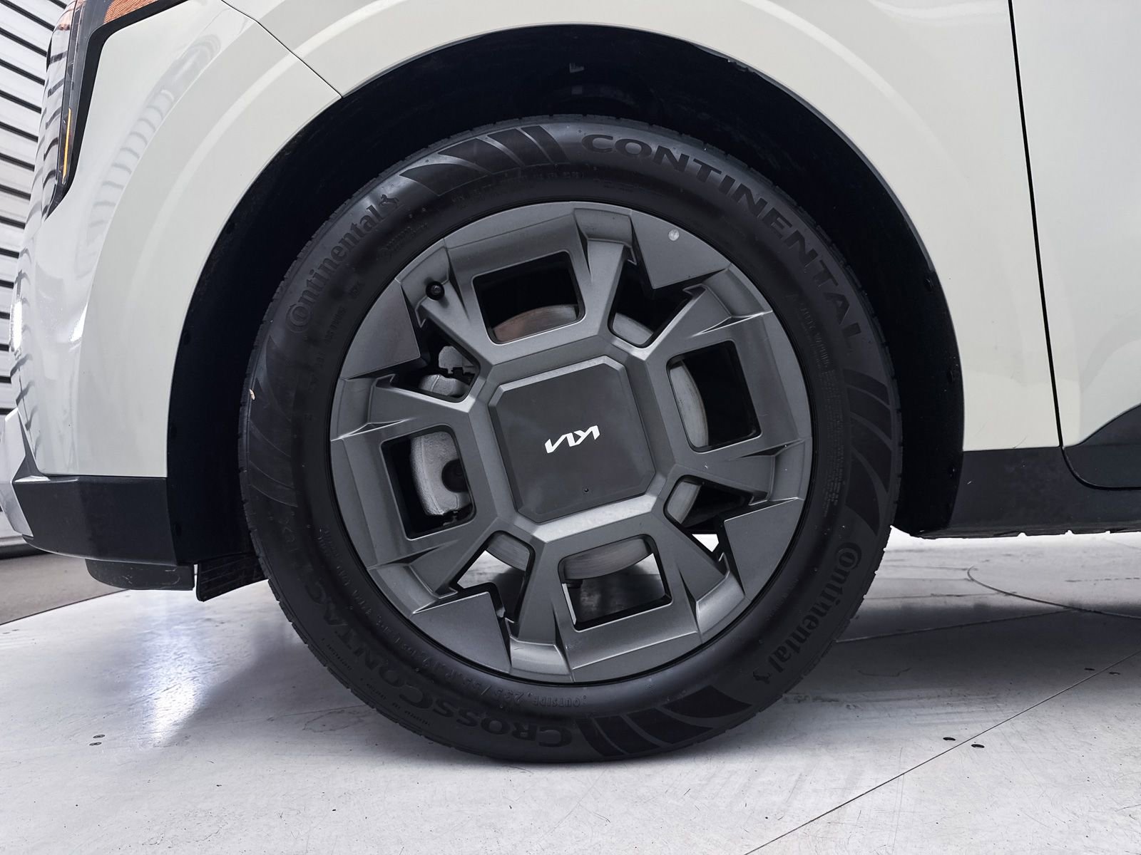 Certified 2025 Kia Carnival EX image 16