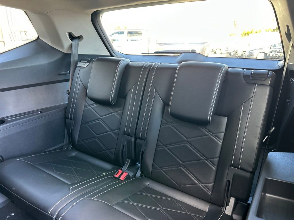 Used 2025 Volkswagen Atlas SE image 27