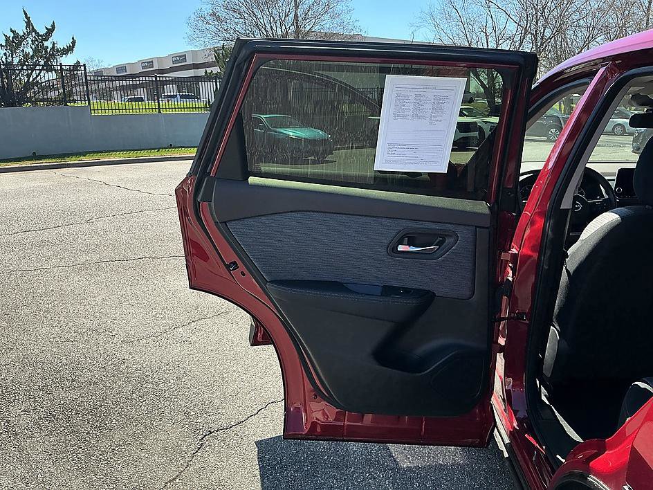 Certified 2023 Nissan Rogue SV image 21