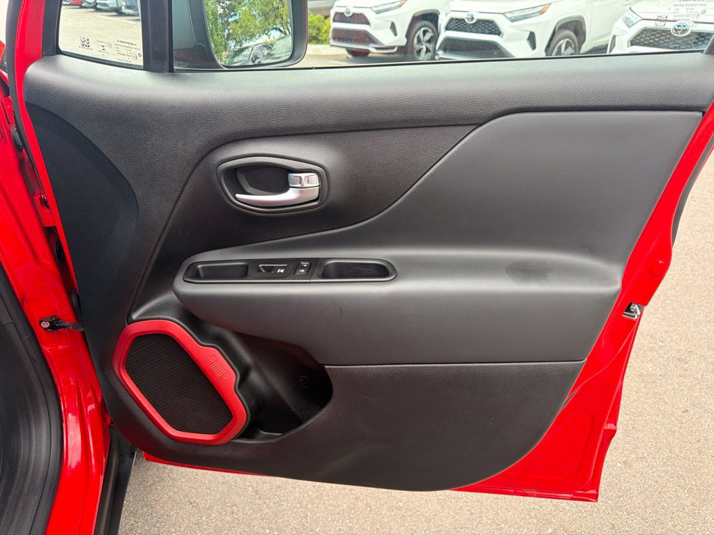 Used 2020 Jeep Renegade Trailhawk AWD/4WD image 10