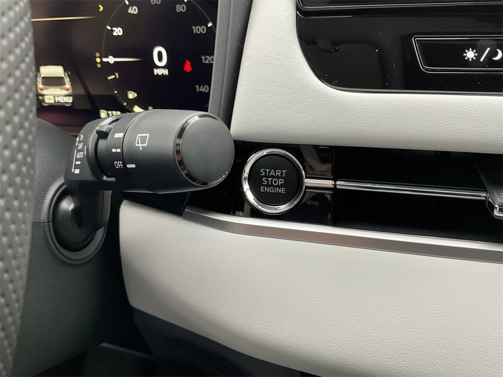 New 2025 Mitsubishi Outlander SE image 26