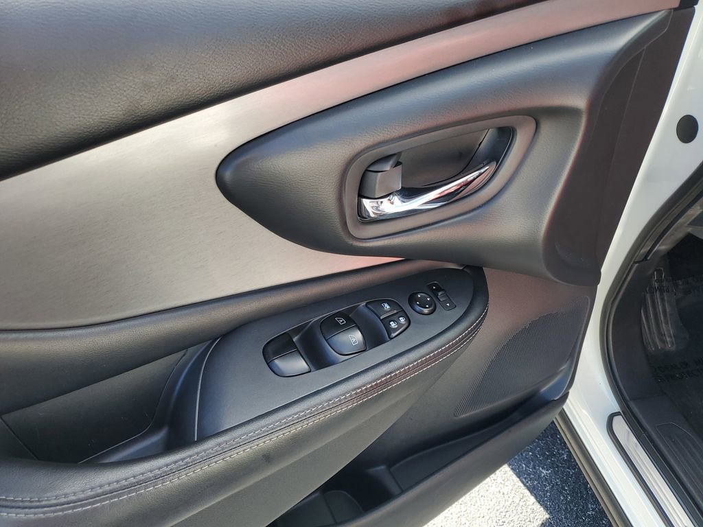 Used 2019 Nissan Murano S image 17