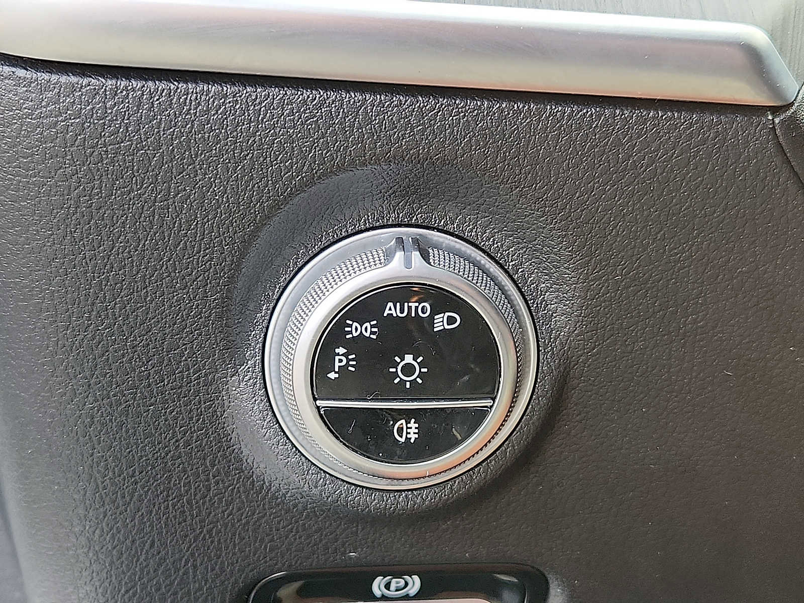Used 2025 Mercedes-Benz C 300 4MATIC Sedan image 22