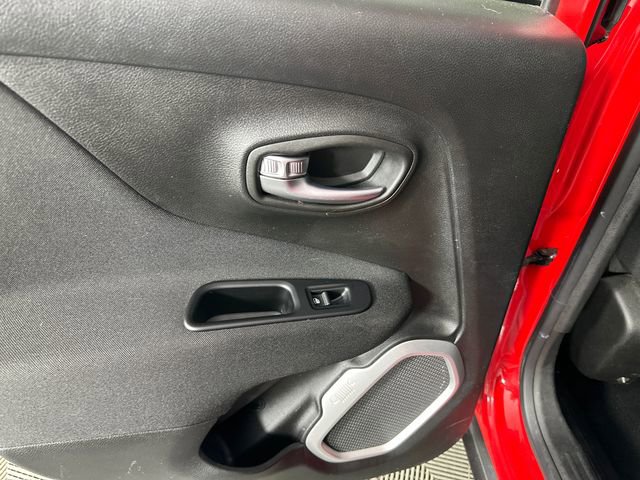 Certified 2019 Jeep Renegade Sport w/ Sport Appearance Group AWD/4WD image 12
