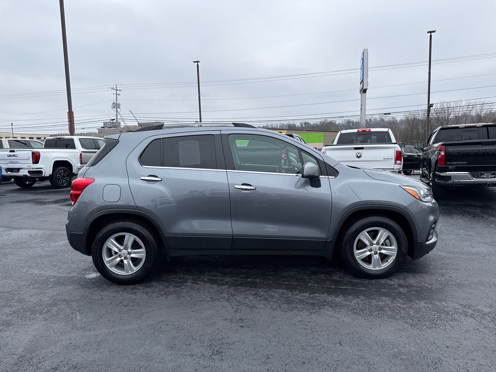 Used 2019 Chevrolet Trax LT w/ LT Convenience Package image 2