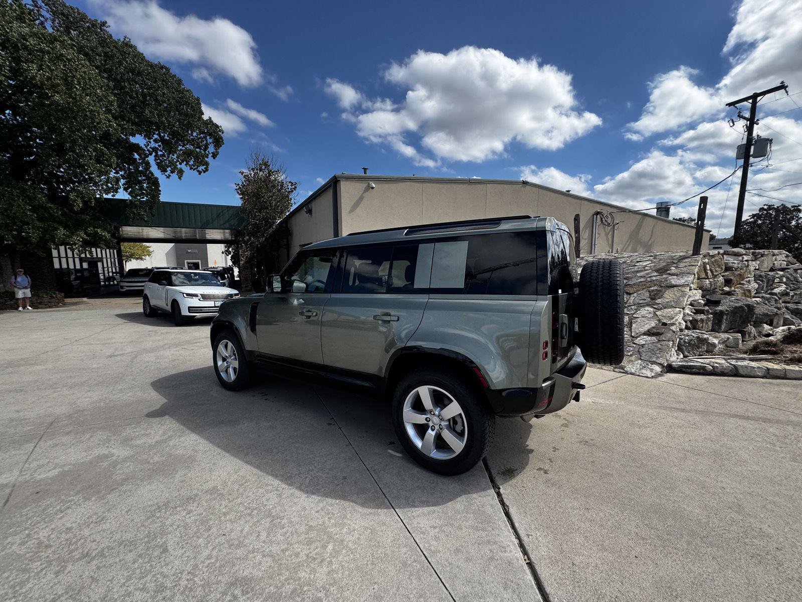 Certified 2025 Land Rover Defender 110 X-Dynamic SE AWD/4WD image 4