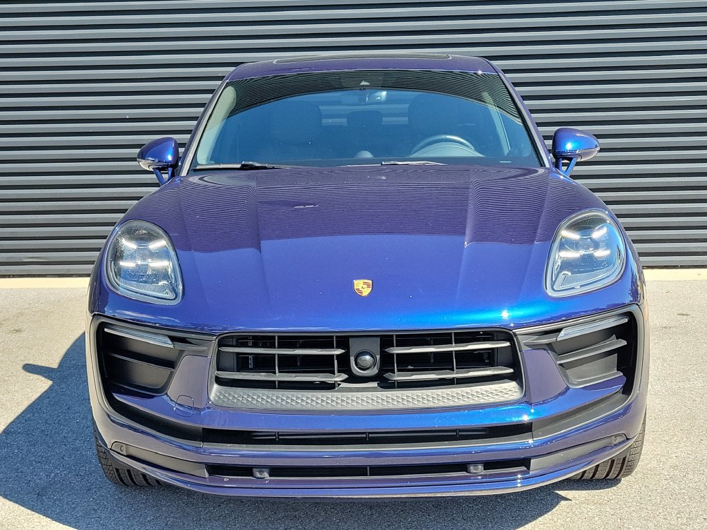 Certified 2024 Porsche Macan AWD/4WD image 10
