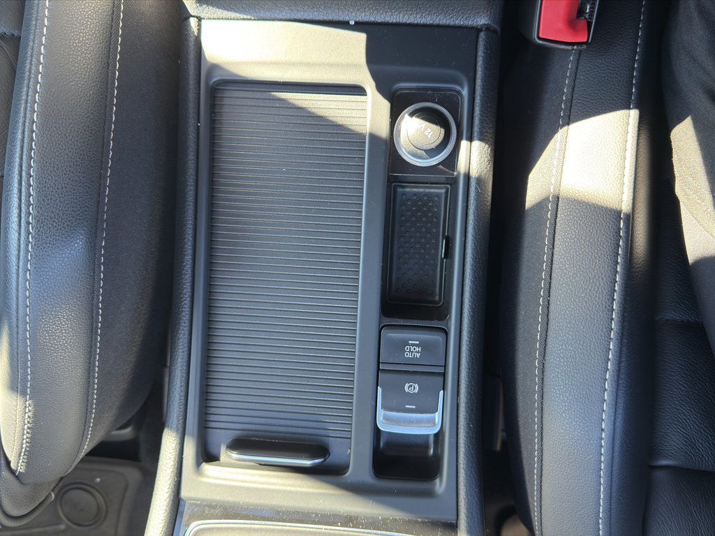 Used 2015 Volkswagen Golf R 4-Door image 18