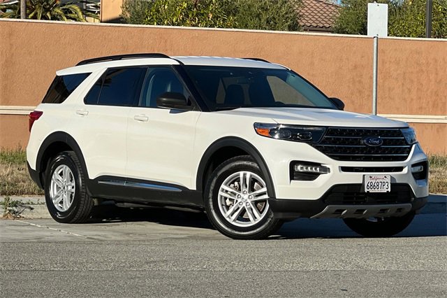 Used 2022 Ford Explorer XLT w/ Equipment Group 202A image 1