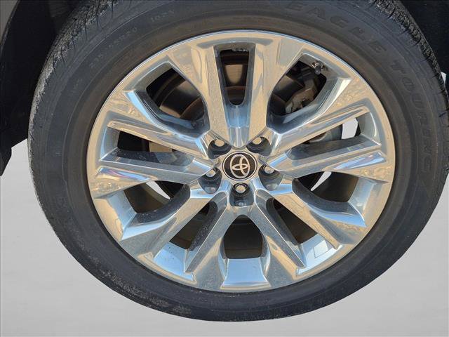 Used 2023 Toyota Highlander Limited FWD image 14