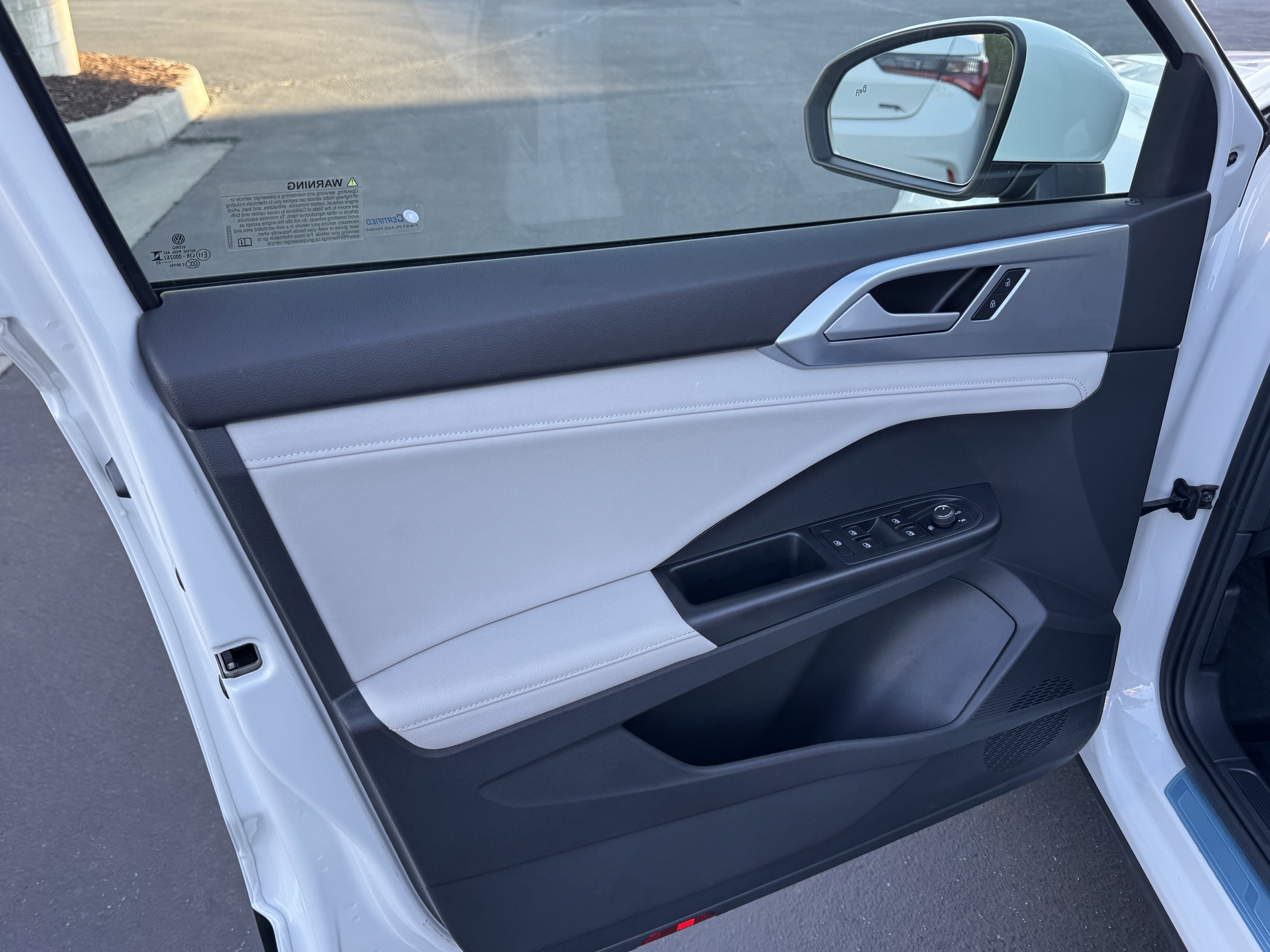 Certified 2025 Volkswagen Taos SE image 13